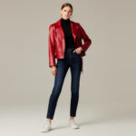 découvrez comment composer une tenue complète et harmonieuse en mettant en valeur une pièce forte. conseils pratiques pour allier style et équilibre avec simplicité.